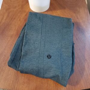 Lululemon compression leggings, size 6